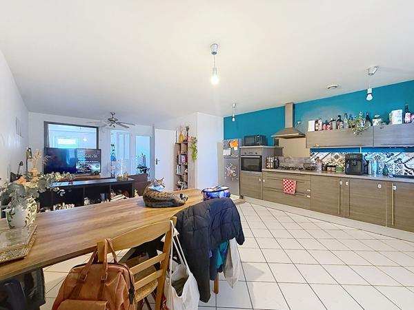 Appartement centre de Meximieux, 2 chambres, 1 bureau , 82 m2