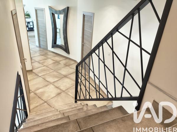 Maison à vendre 7 pièces 236 m² Saint-Martin-la-Plaine