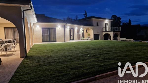 Maison à vendre 7 pièces 236 m² Saint-Martin-la-Plaine