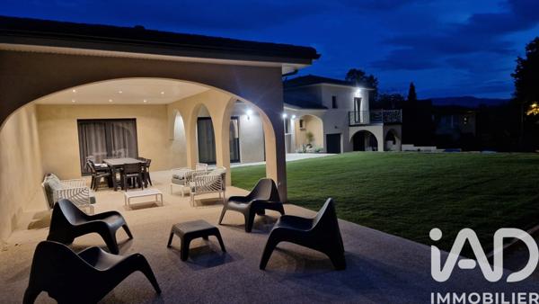 Maison à vendre 7 pièces 236 m² Saint-Martin-la-Plaine