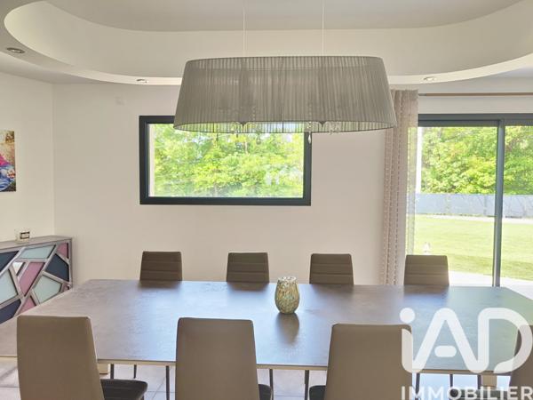 Maison à vendre 7 pièces 236 m² Saint-Martin-la-Plaine