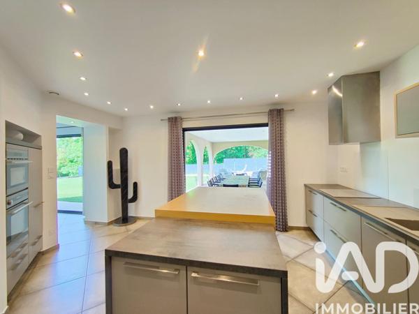 Maison à vendre 7 pièces 236 m² Saint-Martin-la-Plaine
