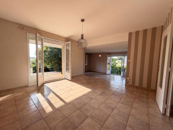 Maison familiale 156 m² - 6 chambres - Centre de Saint-Berthevin
