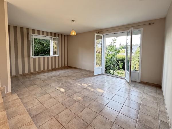Maison familiale 156 m² - 6 chambres - Centre de Saint-Berthevin