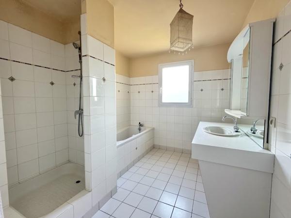 Maison familiale 156 m² - 6 chambres - Centre de Saint-Berthevin