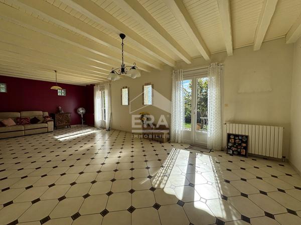 A vendre, proche de toutes commodités à 15 min de Périgueux (24000), belle Villa de plain pied type 5 avec jardin et garage