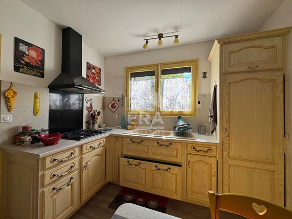 A vendre, proche de toutes commodités à 15 min de Périgueux (24000), belle Villa de plain pied type 5 avec jardin et garage