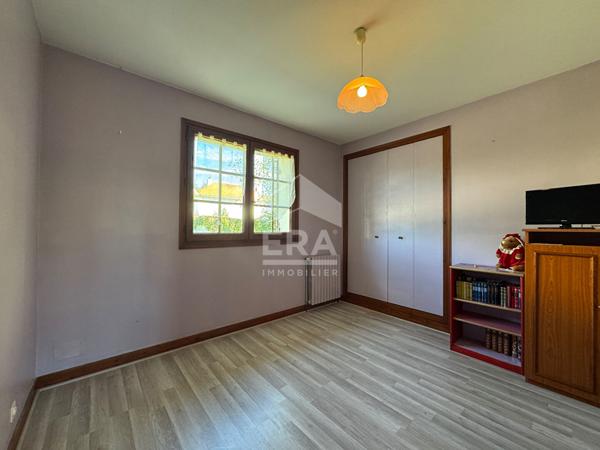 A vendre, proche de toutes commodités à 15 min de Périgueux (24000), belle Villa de plain pied type 5 avec jardin et garage
