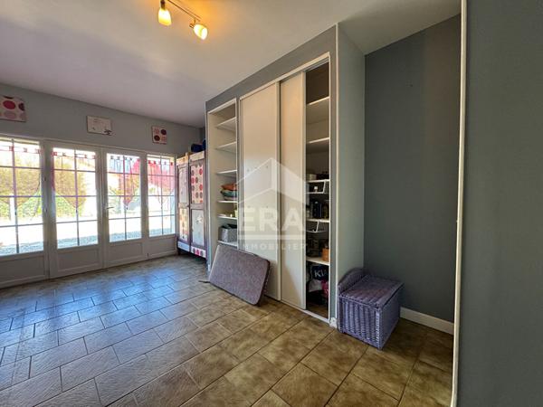 A vendre, proche de toutes commodités à 15 min de Périgueux (24000), belle Villa de plain pied type 5 avec jardin et garage