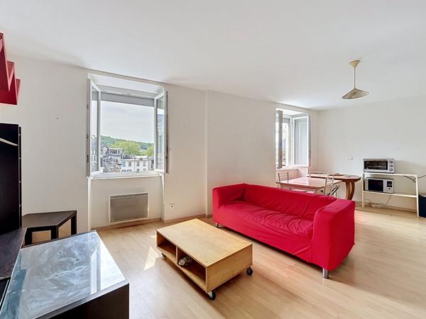 Appartement Aix Les Bains 3 pièces 48.69 m2 dernier étage avec ascenseur vue panoramique et coeur de ville