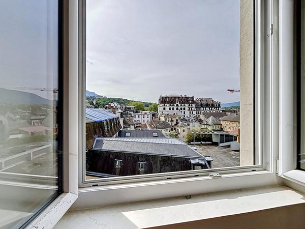 Appartement Aix Les Bains 3 pièces 48.69 m2 dernier étage avec ascenseur vue panoramique et coeur de ville