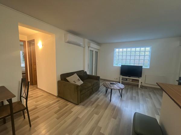 Le Cannet, 3P de 42.5m², trois balcons, parking et cave.