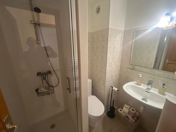 Le Cannet, 3P de 42.5m², trois balcons, parking et cave.