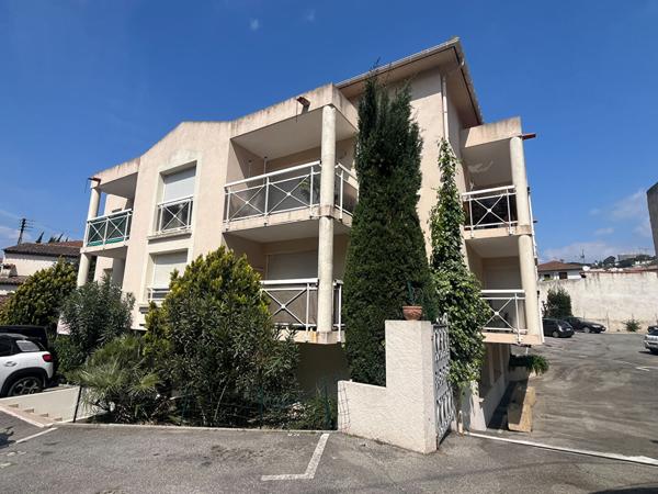 Le Cannet, 3P de 42.5m², trois balcons, parking et cave.