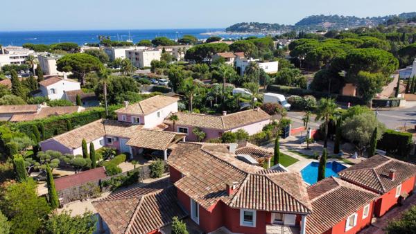 Maison à vendre  6 pièces - 192 m2 CAVALAIRE SUR MER - 83