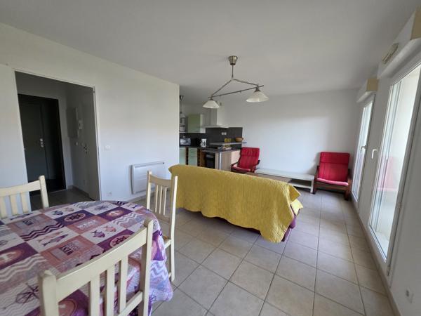 Appartement
         2 pièces
        - 47 m² 220 000 € *