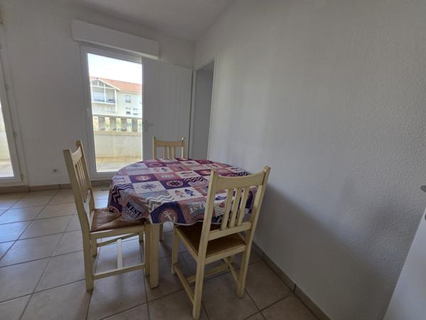 Appartement
         2 pièces
        - 47 m² 220 000 € *