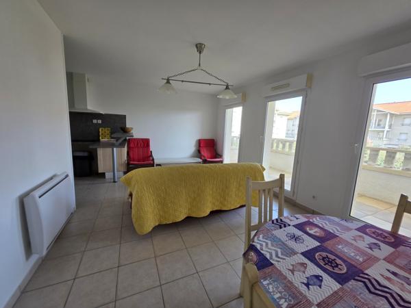 Appartement
         2 pièces
        - 47 m² 220 000 € *