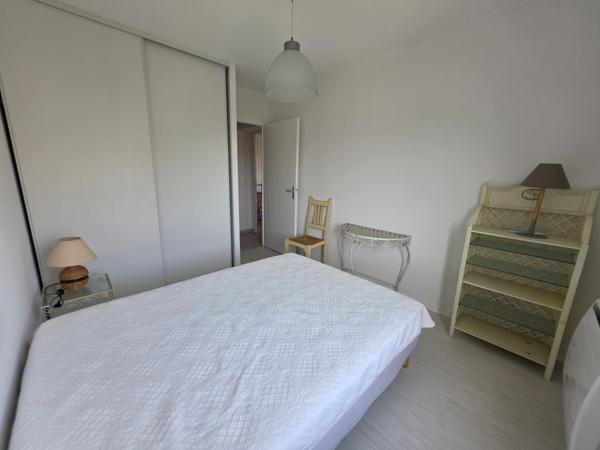 Appartement
         2 pièces
        - 47 m² 220 000 € *