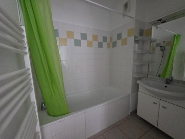 Appartement
         2 pièces
        - 47 m² 220 000 € *