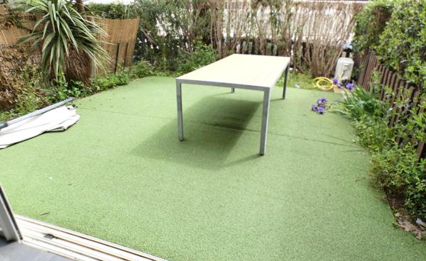 Pinède. Appartement 2 pièces loggia en rez-de-jardin