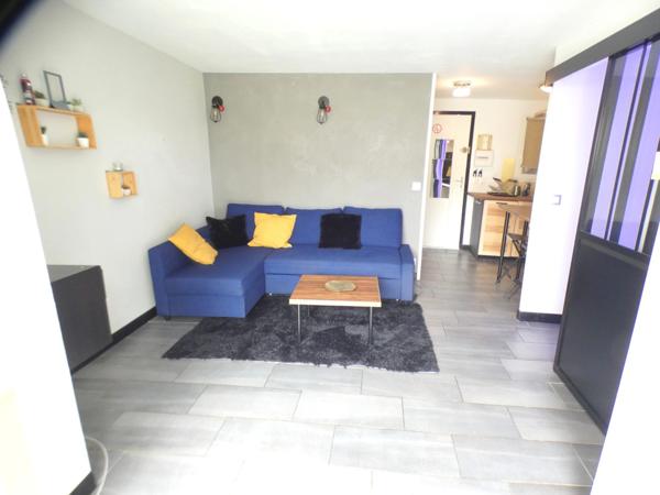 Pinède. Appartement 2 pièces loggia en rez-de-jardin