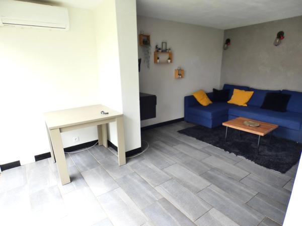 Pinède. Appartement 2 pièces loggia en rez-de-jardin