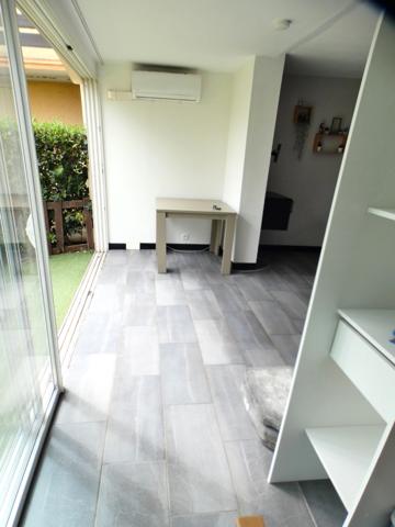Pinède. Appartement 2 pièces loggia en rez-de-jardin