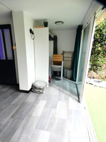 Pinède. Appartement 2 pièces loggia en rez-de-jardin
