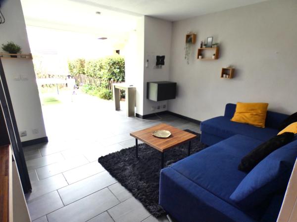 Pinède. Appartement 2 pièces loggia en rez-de-jardin