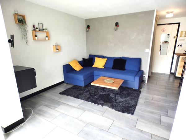 Pinède. Appartement 2 pièces loggia en rez-de-jardin