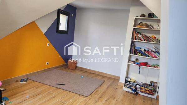 Beau pavillon de 200m² à proximité de la frontière Suisse et des pistes de ski.