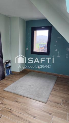 Beau pavillon de 200m² à proximité de la frontière Suisse et des pistes de ski.