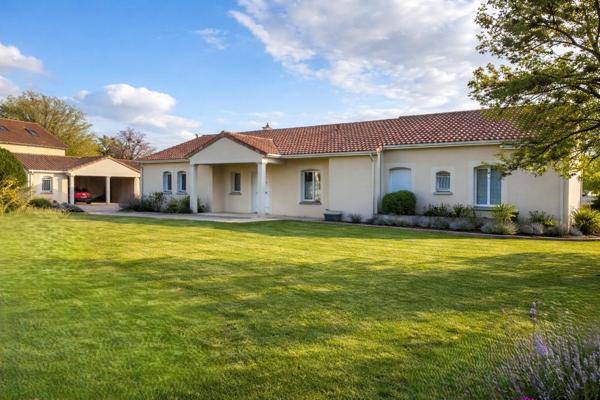 Maison à PLEUMARTIN, 86450 - 7 pièces 322m²