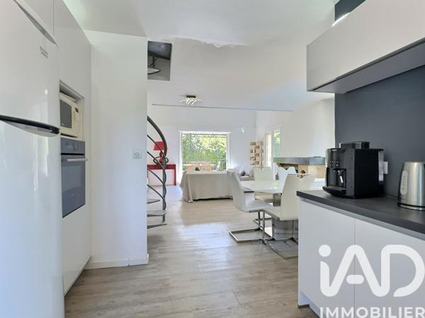 Maison à vendre 10 pièces 250 m² Aix-en-Provence