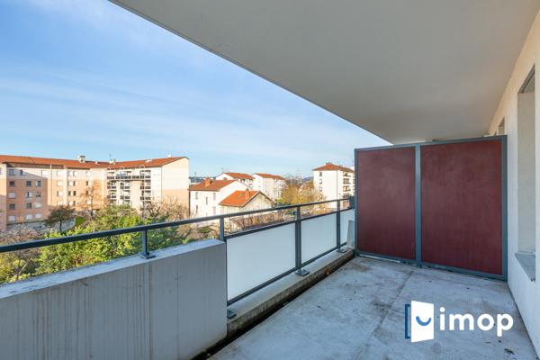 Lumineux 3 pièces avec extérieur et parking