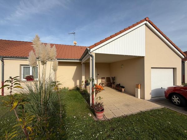 Plain pied récent à deux pas du centre ville .