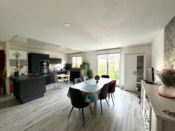 Plain pied récent à deux pas du centre ville .