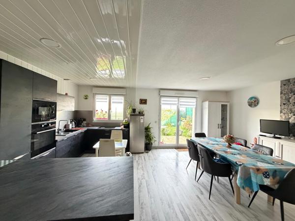 Plain pied récent à deux pas du centre ville .