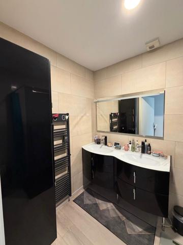 Plain pied récent à deux pas du centre ville .