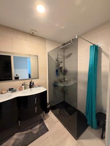 Plain pied récent à deux pas du centre ville .