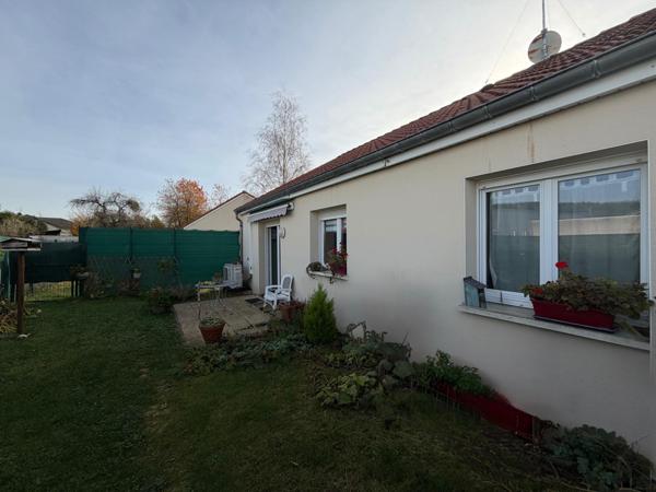 Plain pied récent à deux pas du centre ville .