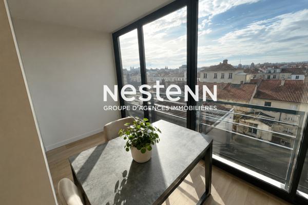CENTRE VILLE : Prox t10 - T3 -  68m² - Saint-Fons - Commerces -LOGGIA SANS VIS A VIS -GARAGE