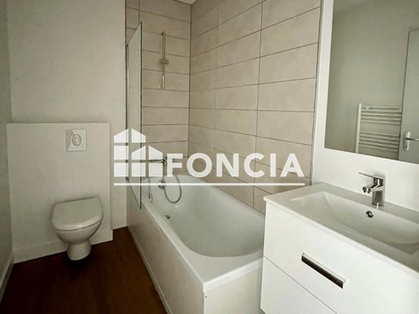 Location Appartement 3 pièces 53.22 m² - 114 RUE SAINT GELAIS Niort 79000