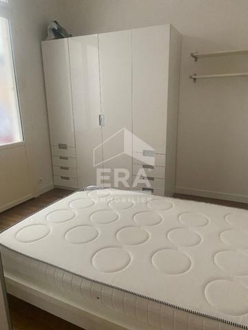 Charmant 2 pièces meublé - Belle hauteur sous plafond et cheminée décorative