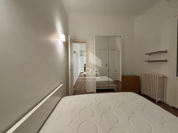 Charmant 2 pièces meublé - Belle hauteur sous plafond et cheminée décorative