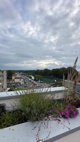 ? Opportunité Unique à Meaux : Superbe Duplex Dernier Étage avec Vue Exceptionnelle ?