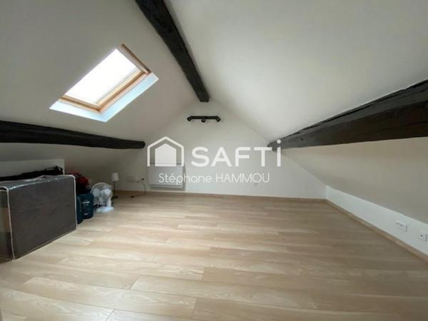 Maison avec jardin. Intérieurs entièrement rénovés