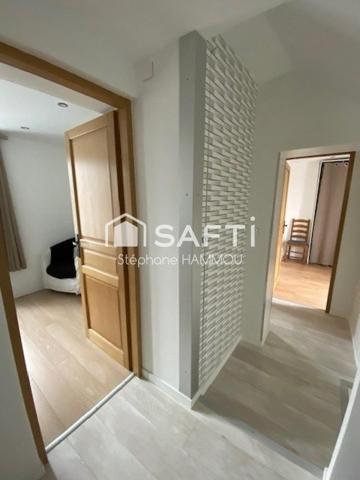 Maison avec jardin. Intérieurs entièrement rénovés