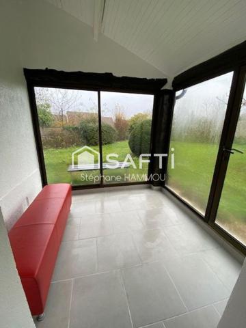 Maison avec jardin. Intérieurs entièrement rénovés